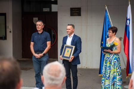 OBČINSKO PRIZNANJE ZA DVA DIRIGENTA, HIŠNIKA, MEDICINSKO SESTRO, ZGODOVINARJA IN PEVSKI ZBOR 37